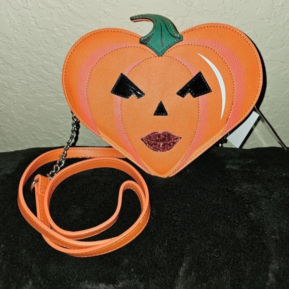 🎃Betsy Johnson Heart Shaped Pumpkin 🎃 Face Crossbody Handbag - NWT Fall & Fun - Picture 13 of 16